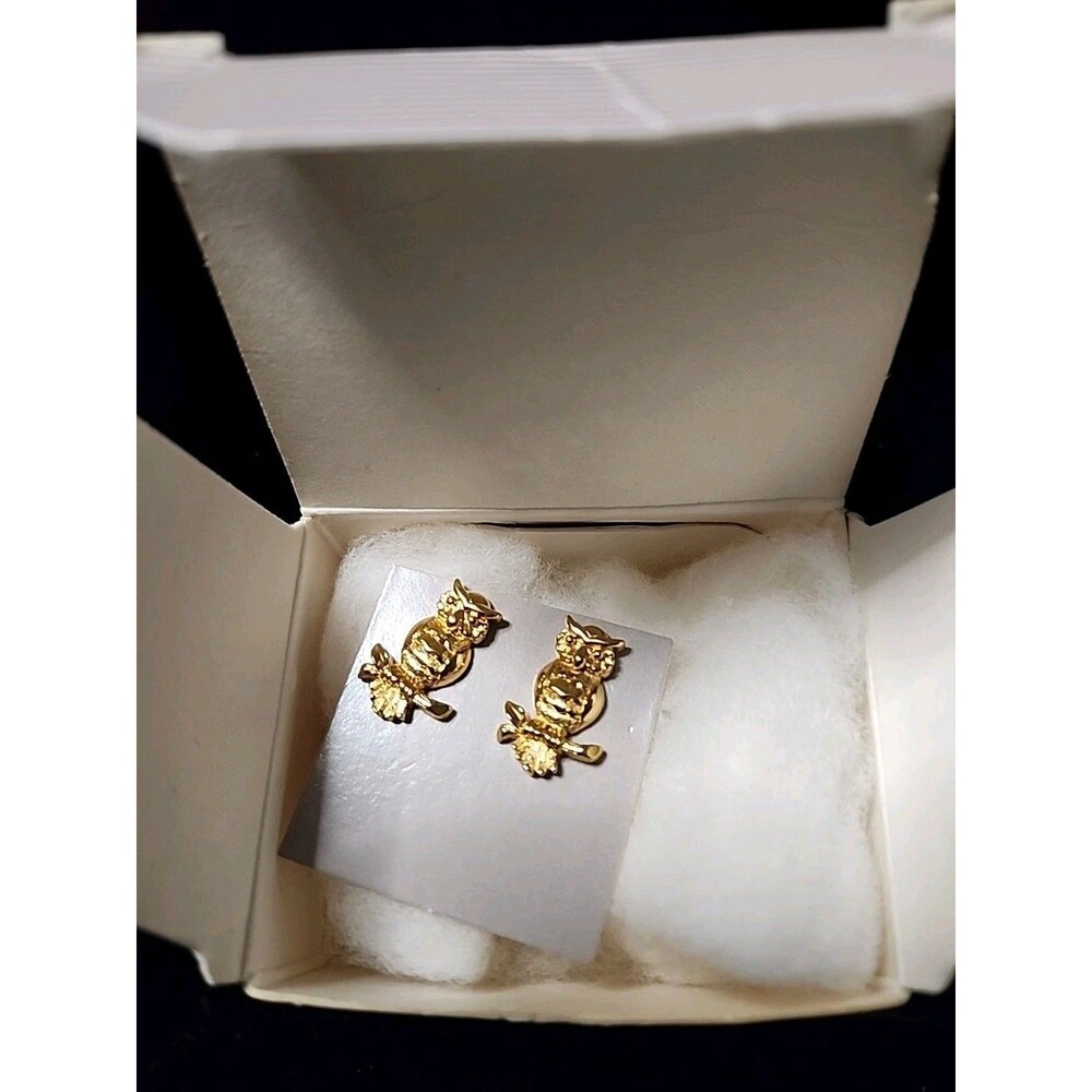 Vintage AVON Gold Tone Owl Post Earrings New With Box - Picture 2 of 4